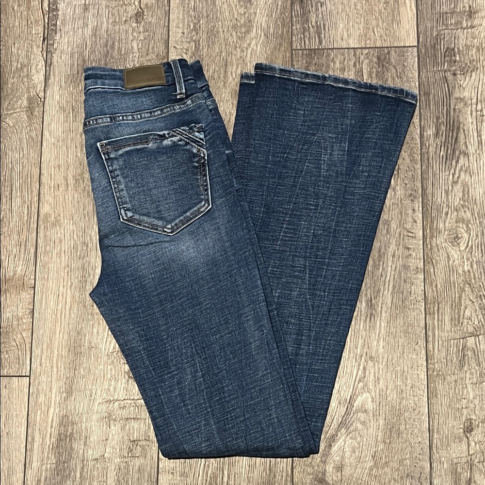 BUCKLE BLACK BOOTCUT JEANS